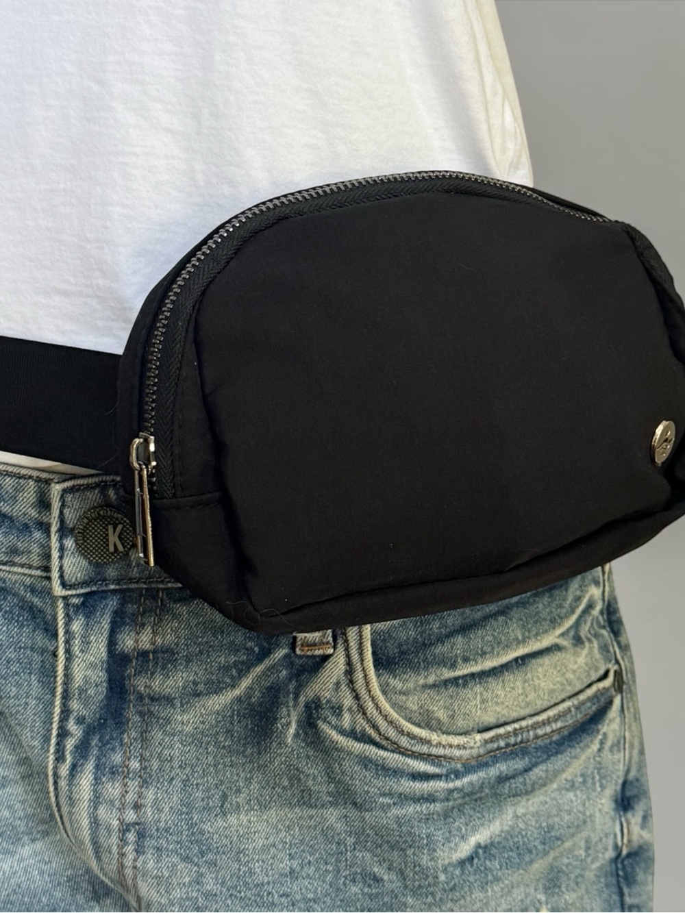 Women’s Black Fanny Pack / Waist Belt / Travel Pouch - Unbranded! One Size! - Picture 8 of 8